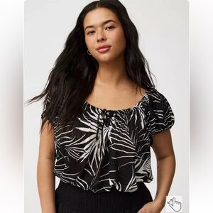 Torrid flattering Cap Sleeve Peasant Top - excellent condition.